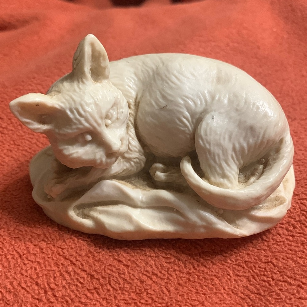 Kitty Figurine 4 inch